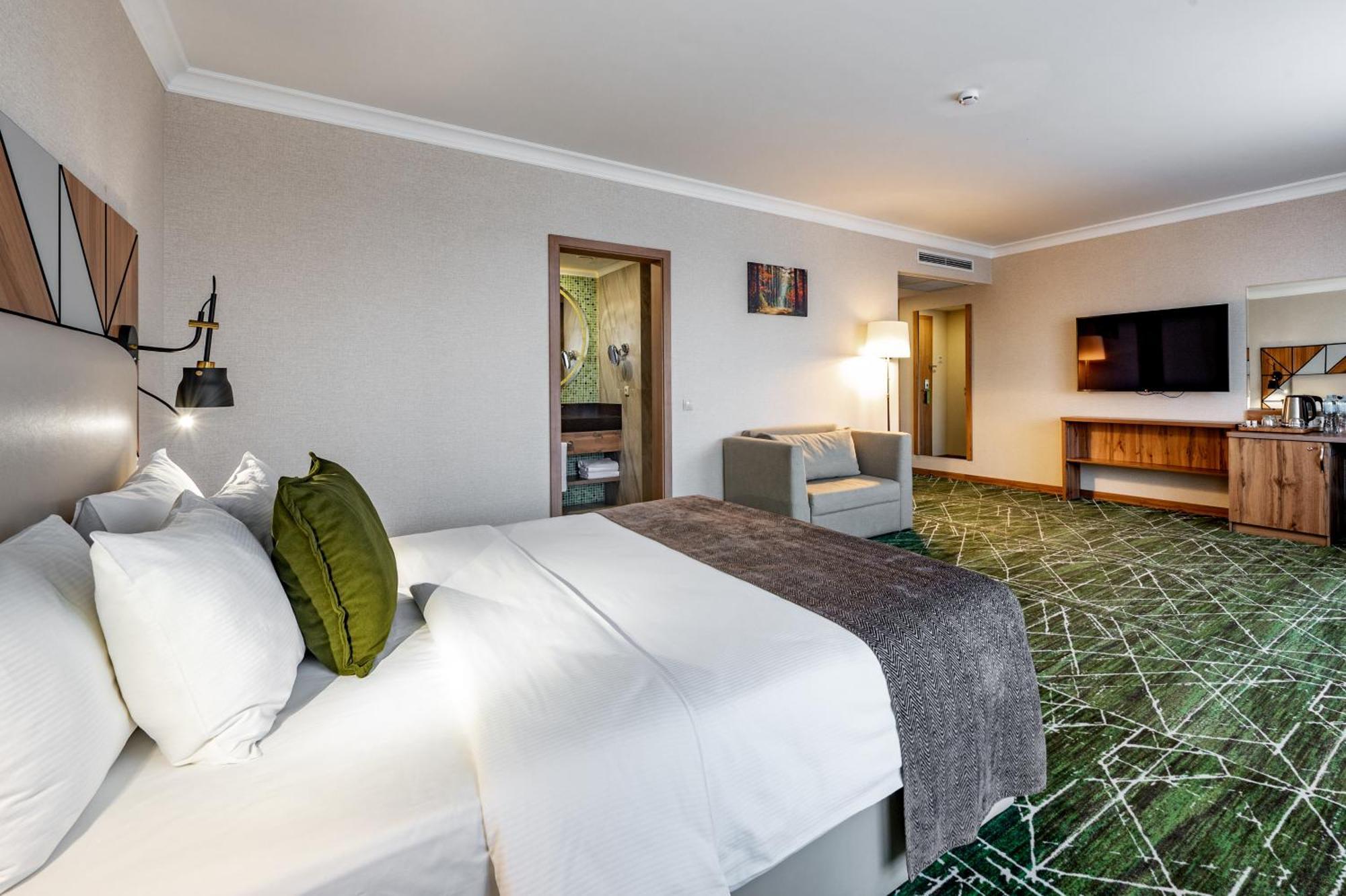 ホテル Wyndham Garden Burabay エクステリア 写真