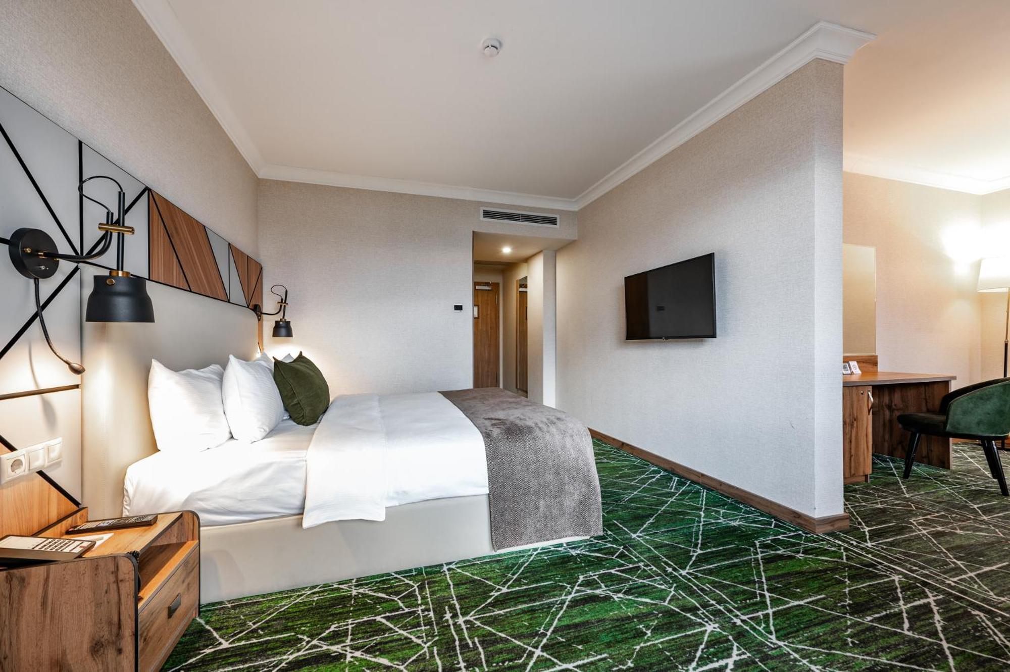 ホテル Wyndham Garden Burabay エクステリア 写真