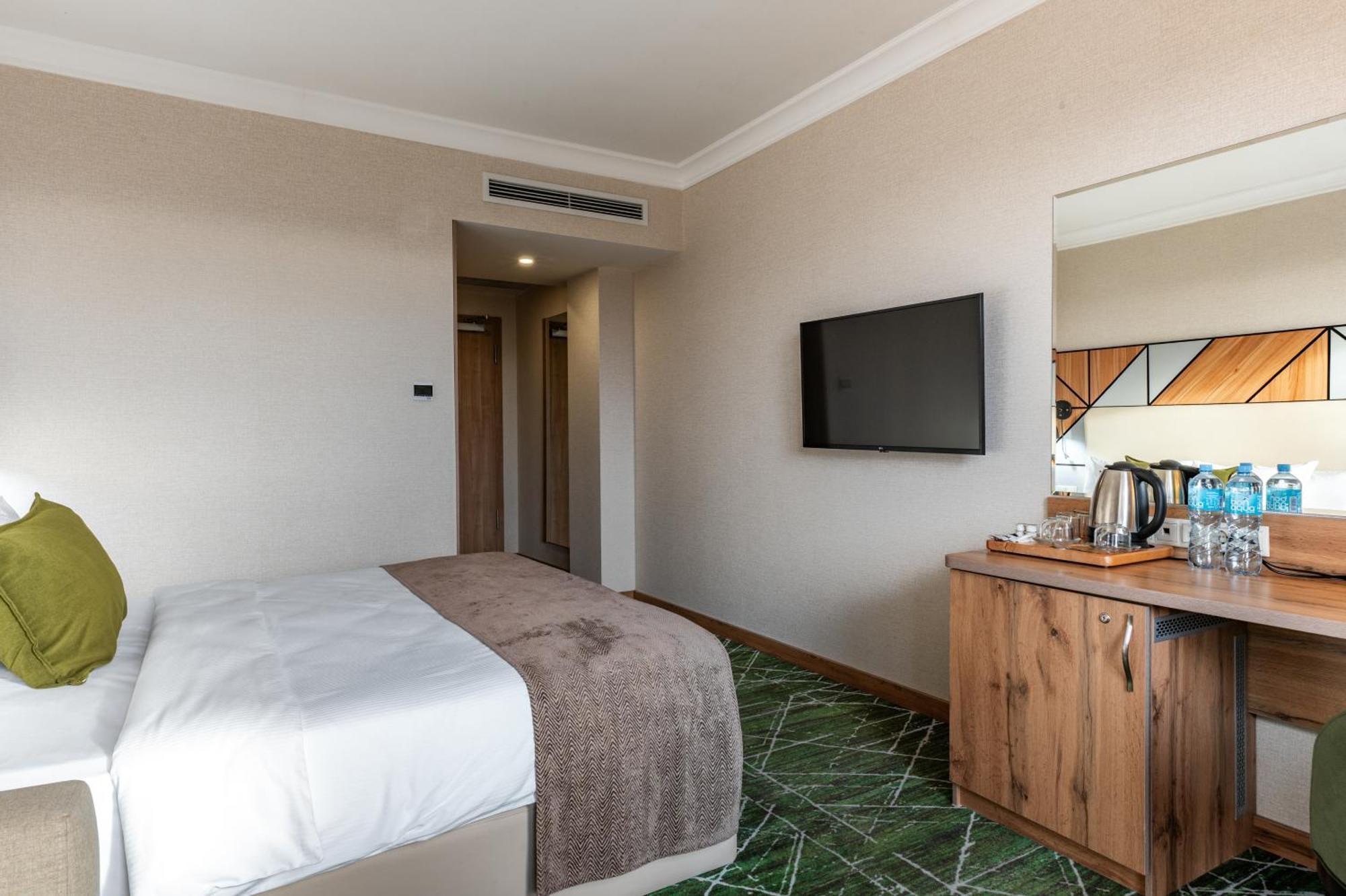 ホテル Wyndham Garden Burabay エクステリア 写真