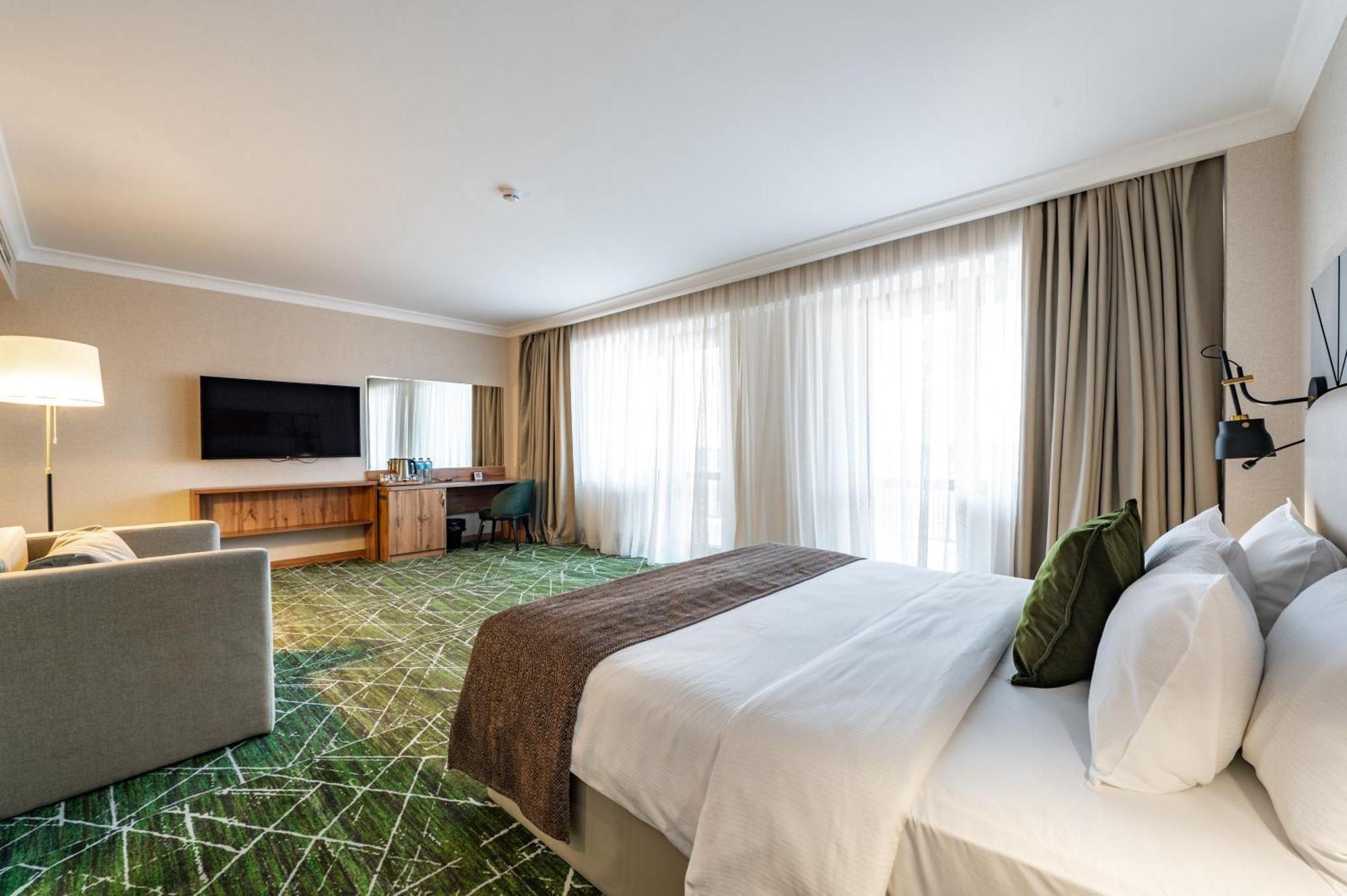 ホテル Wyndham Garden Burabay エクステリア 写真