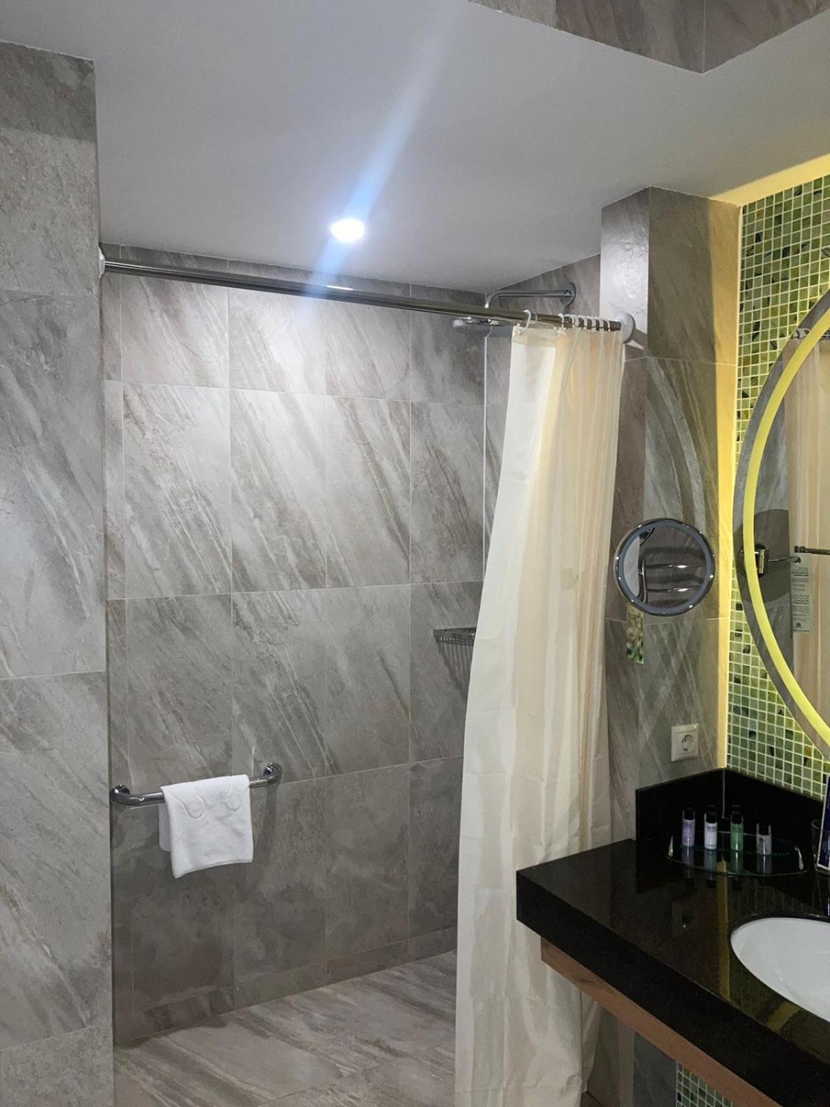 ホテル Wyndham Garden Burabay 部屋 写真